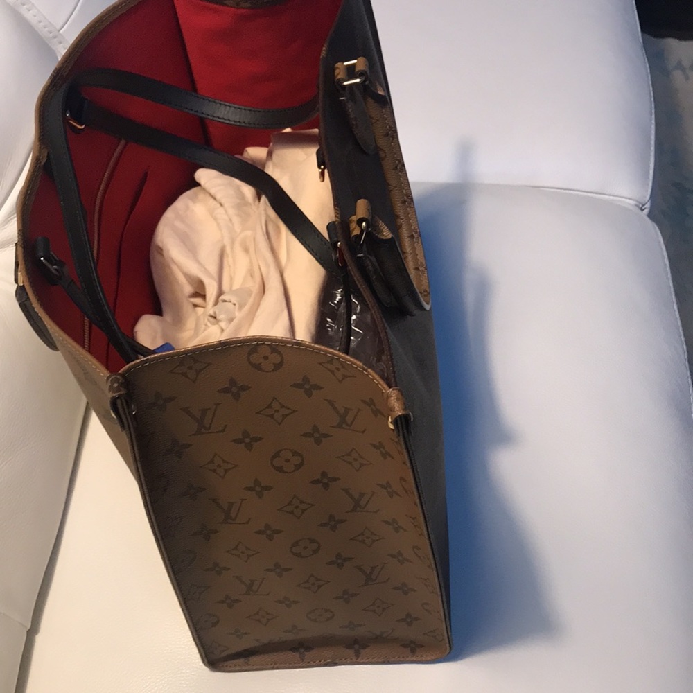 SOLD! Gorgeous Authentic Louis Vuitton Big Reverse Bag / Tote ๐. Like New. - Picture 16 of 16